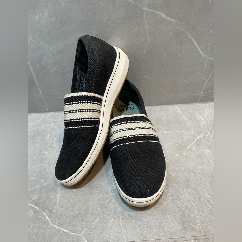 Clark’s Women’s Breeze Sky Mist Black Slip-On Textile Sneakers